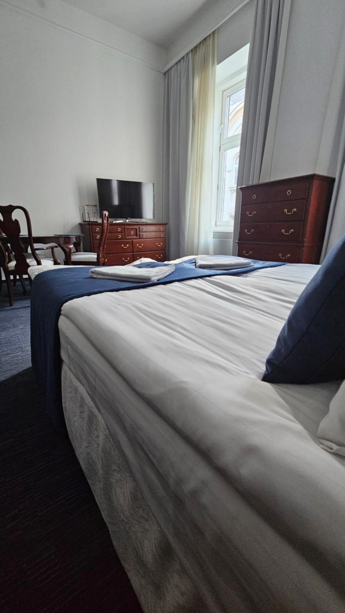Opera16 Guestrooms Budapesta Exterior foto